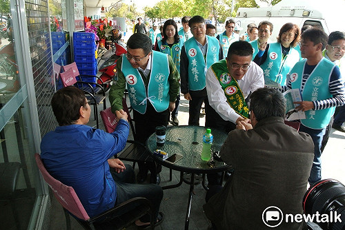 彰化立委補選》卓榮泰陪黃振彥掃街 勾勒「文化新首都」願景