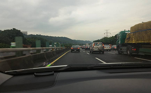 明車潮為平日1.4倍！國道5易塞路段看這裡