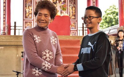 下次幫抽國運籤！宜蘭傳藝擲筊延長賽  12歲男童險勝抱走30萬