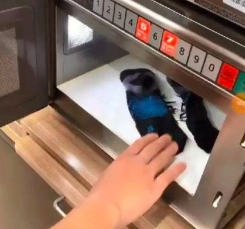 濕臭襪子放微波爐烘乾合理？毒物學專家這樣說...