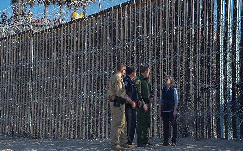 再派300人至美墨邊界 美軍將破例與移民互動