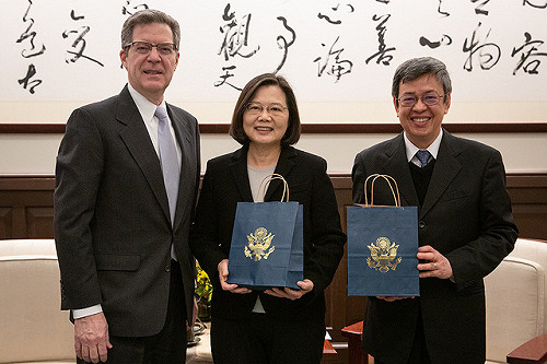 總統接見布朗貝克大使 籲台美為民主發展貢獻心力