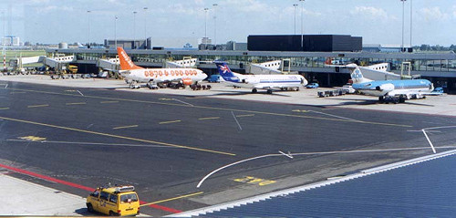 桃機停機坪深夜不夠用  2家外籍航空包機飛不成