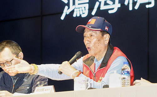 (影)霸氣反擊霸道！郭台銘：微軟心虛提告 意在敲山震虎…