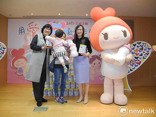 月捐新北60罐成長奶粉  中華道家人文協會助弱勢