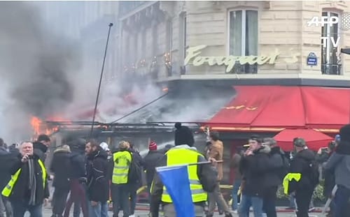 (影) 黃背心打劫火攻香榭大道  法官員坦承維安運作不良