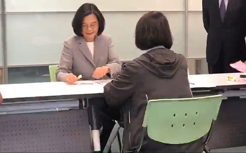 快訊》登記參選  蔡英文：符合總統三個條件的答案就是我