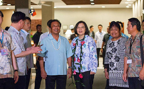 「海洋民主之旅」蔡英文抵帛琉  史上首篇總統行李箱開箱文公開！