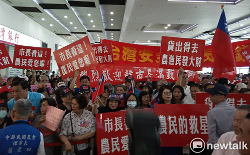 (影) 韓國瑜返抵國門 韓粉號召萬人小港機場接機高喊「韓總統」