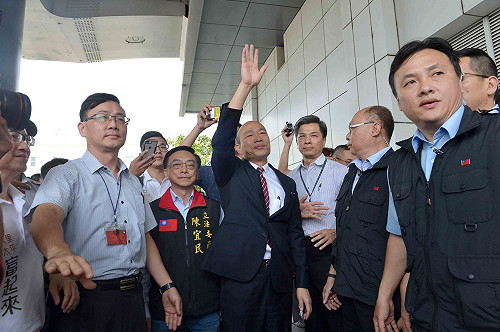 韓國瑜出國報告書 高市府：一個月內提交