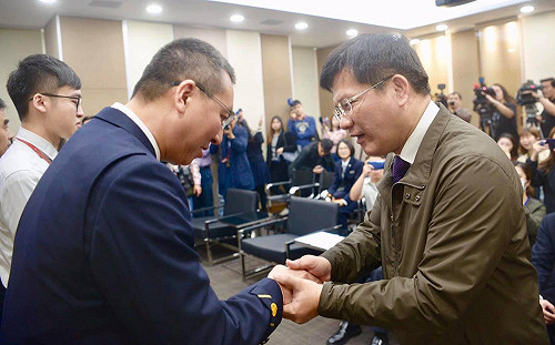 林佳龍讚「善良的勇氣」 獎勵台鐵制伏持刀男