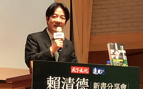 返從政起點台南簽書 賴清德盼走完初選程序