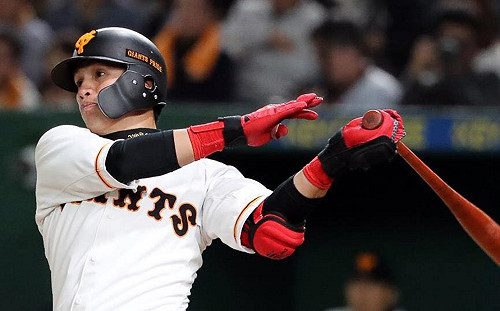 日職／好痛！陽岱鋼又被觸身球砸中手背　被迫提前退場