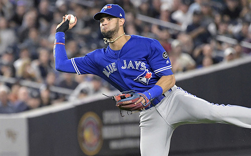 MLB／冠軍戒儀式遭客隊搶戲　藍鳥小將盜本壘成主角(影)