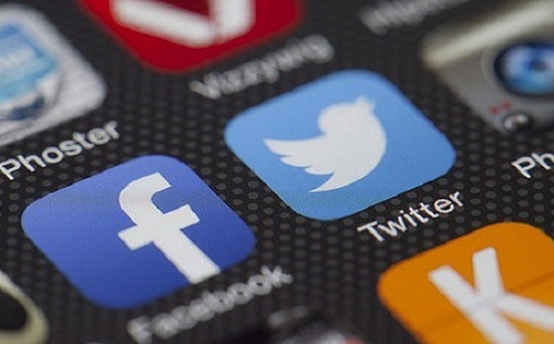 打擊假資訊 臉書鎖定社團動態消息加「信任」指標