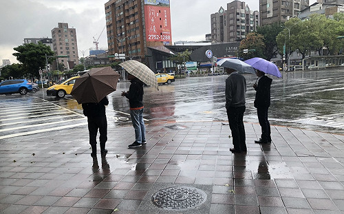 這場雨下不停！今鋒面報到天氣不穩全台皆有雨