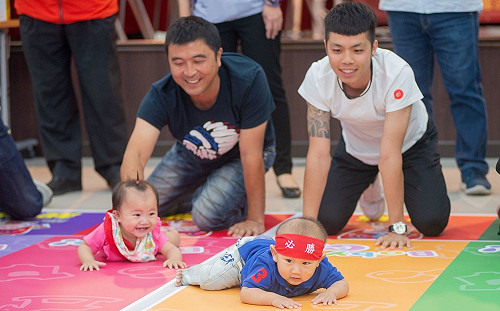 地藏庵寶寶爬行大賽 李俊俋鼓勵「增產報國」