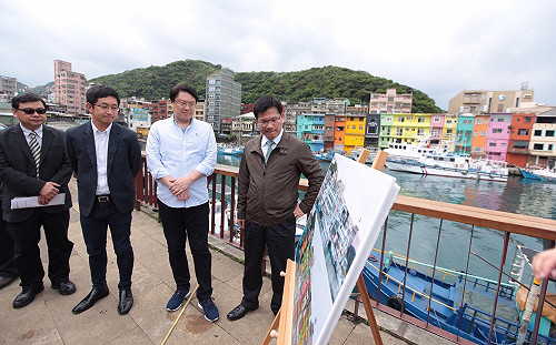 行銷小鎮漫遊　林佳龍走訪基隆正濱色彩屋、和平島