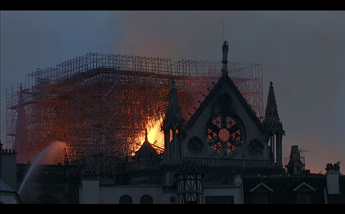 鐘樓怪人曾在裡面…巴黎聖母院大火 暫無人員傷亡通報