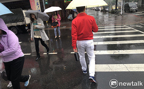 這場雨直接下到下週二！西半部地區午後嚴防大雷雨