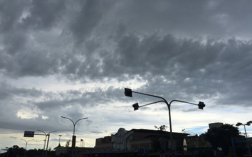 注意保暖外出帶傘！全台濕涼有雨 北台灣高溫僅18°C