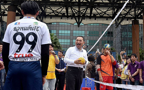 藤球爭霸 浴佛灑淨 新北市民廣場今熱鬧泰國風