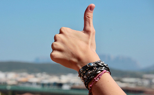 快筆記！出國玩別亂比「這4個手勢」 小心誤踩雷區