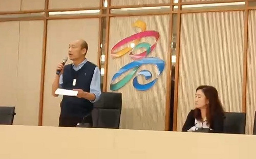 韓稱無法參加現行制度初選 網友：給我黃袍加身 其餘免談!