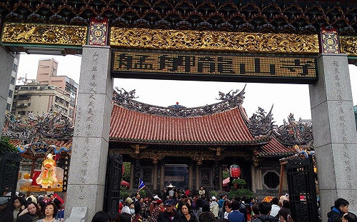 被巴黎聖母院大火嚇到！萬華龍山寺5/1起禁點蠟燭