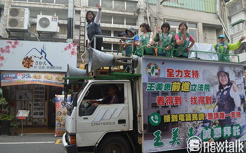 嘉義市區域立委初選勝出  王美惠用自然語答謝選民