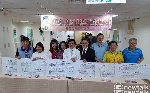 黃敏惠推尊嚴善終  簽署預立醫療決定書