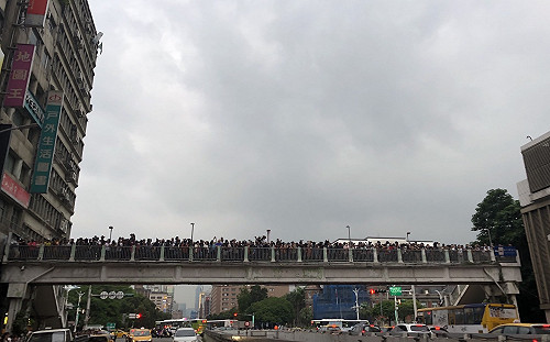 天公不作美雲層未散！氣象局：今看見懸日機率低