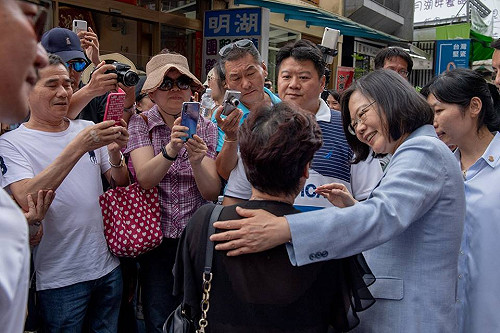 拜淡水媽祖 蔡英文：守護主權 決不退讓