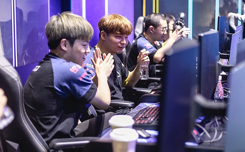 英雄聯盟季中賽》逆轉開胡！FW三巴龍加持擊敗PVB奪首勝