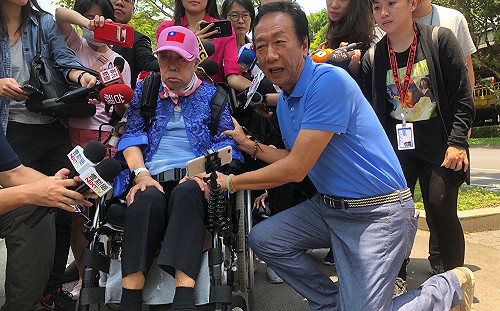 遭批兩套兩岸說法 郭台銘：賴清德先贏黨內初選 否則勿蹭溫度