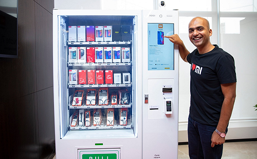 買手機像買飲料一樣方便　小米在印度設置手機自動販賣機