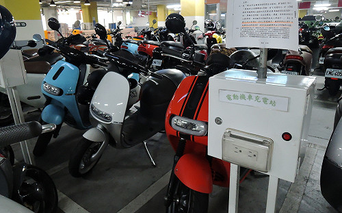 推動綠色交通　新北將增設電動機車專用格