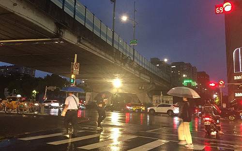 外出注意！台中、南投升級豪雨特報