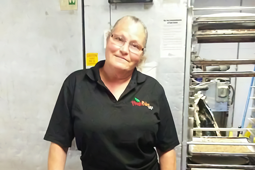 好心被雷親！讓學生賒帳一次　主管狠控「偷竊」解雇她