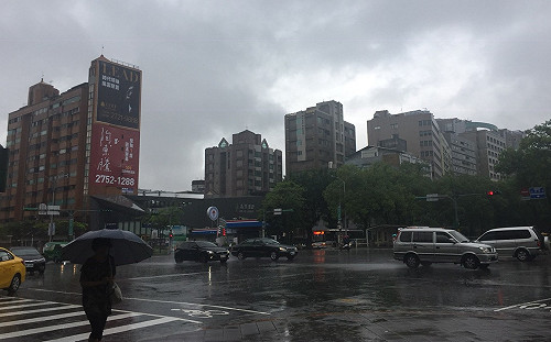 外出帶傘！全台天氣不穩定 留意午後大雨
