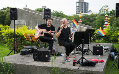 高歌「牽手」賀同婚合法  蔡明亮：盼社會不再有人受傷