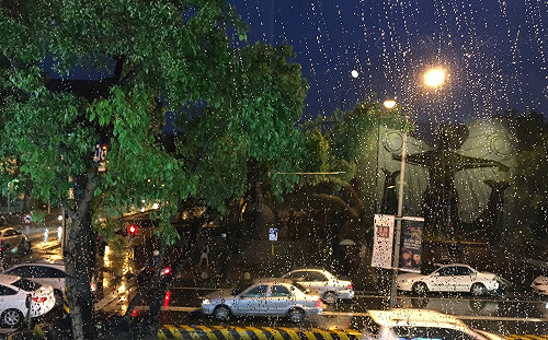 注意瞬間大雨、強陣風！高屏山區發布大雨特報