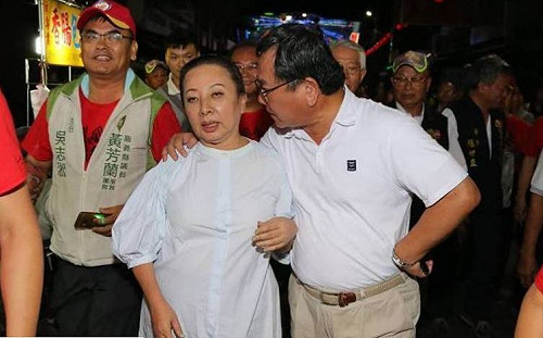 兩度不起訴！張花冠未再議「花文攬肩風波」落幕