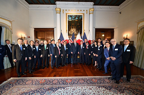 川普抵日  籲加強對美投資 誓言使雙邊貿易公平