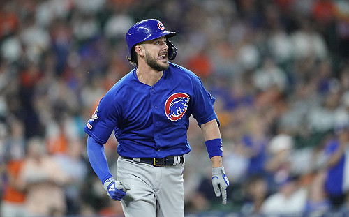 MLB／小熊老大轟關鍵2分砲　卻不慎傷到膝蓋提前退場