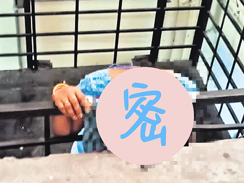 驚悚！她搭貨梯聽音樂　耳機線纏門下場超嚇人