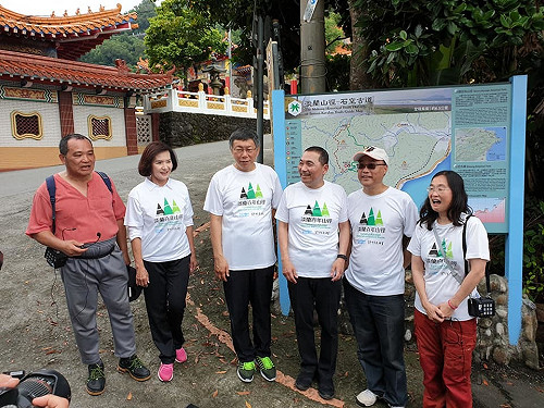 2020總統支持誰？林姿妙夾在柯文哲、侯友宜中間搶答