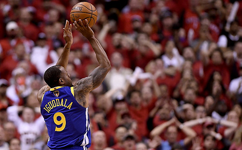 NBA／關鍵時刻居然被放空　柯瑞為伊格達拉鳴不平(影)