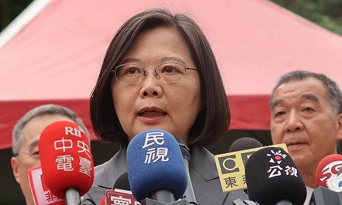 (影) 「軍隊跟民進黨較不親？」蔡英文：被斷章取義