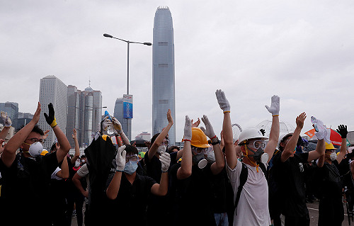 快訊》港特首宣布暫緩修訂《逃犯條例》未撤回僅稱將繼續溝通